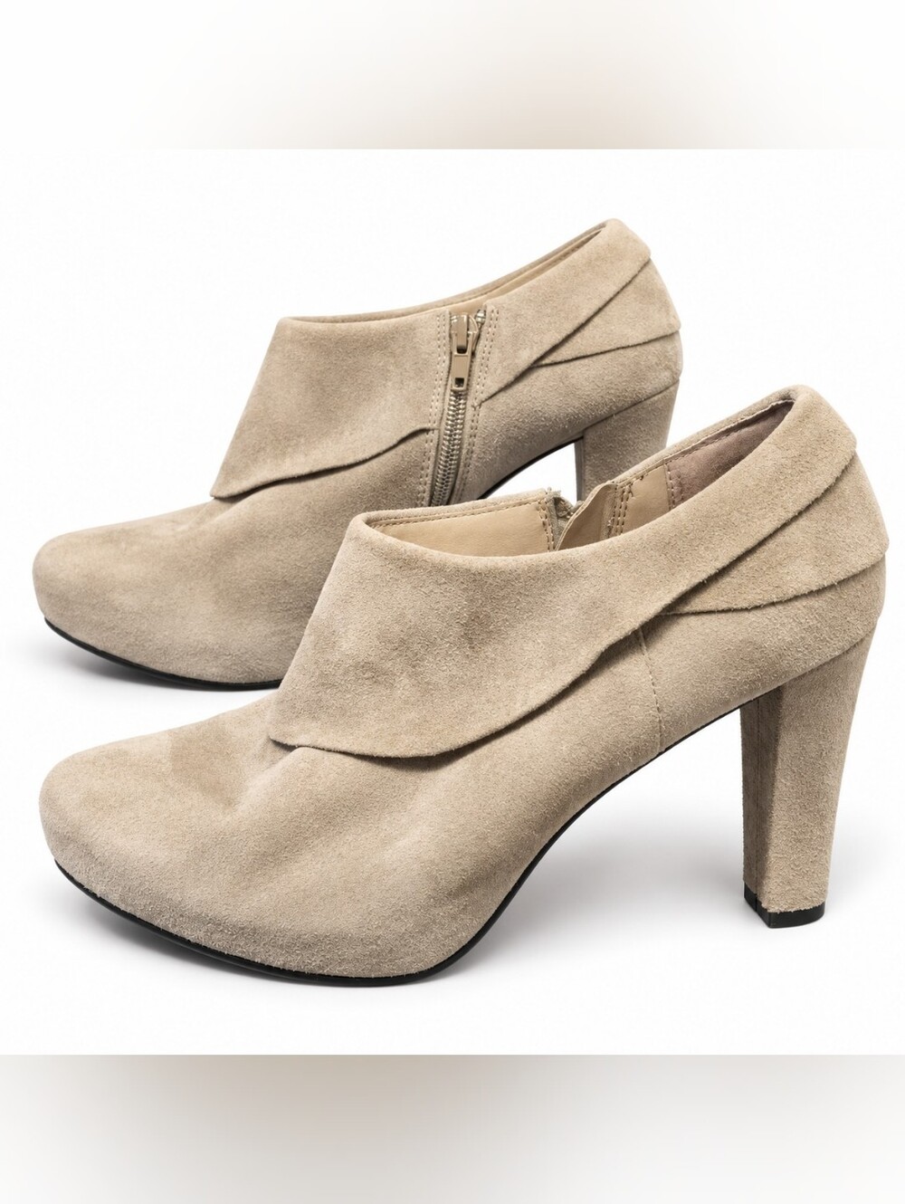 Me Too women’s suede/leather ankle booties – Size 9½ M.